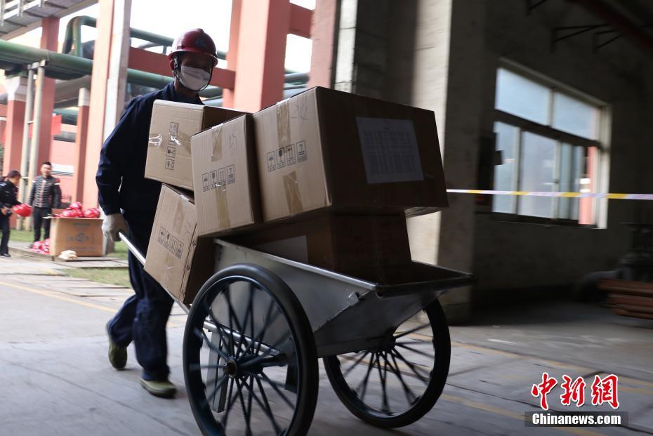 浙江省公安厅在杭州公开销毁一吨毒品