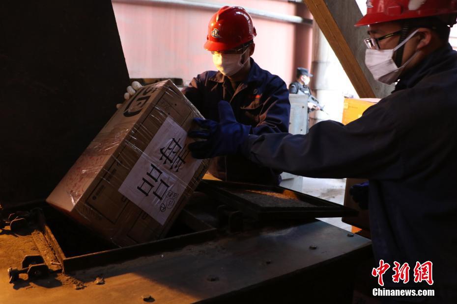 浙江省公安厅在杭州公开销毁一吨毒品