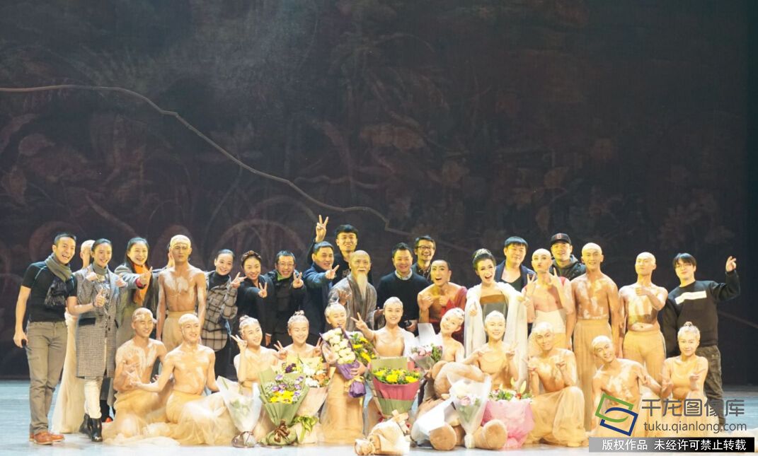 主创人员及工作人员合影