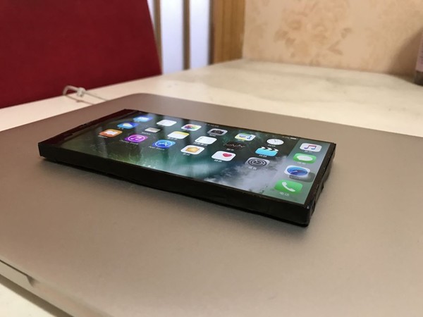 Home键被移除 网友将iPhone改装成全面屏