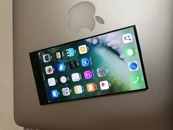 Home键被移除 网友将iPhone改装成全面屏