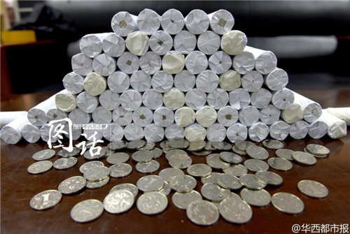 成都一顾客提20多公斤硬币买iPhone7手机