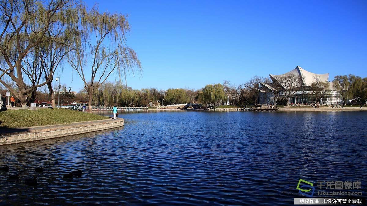 气温下降北京天空现高原蓝