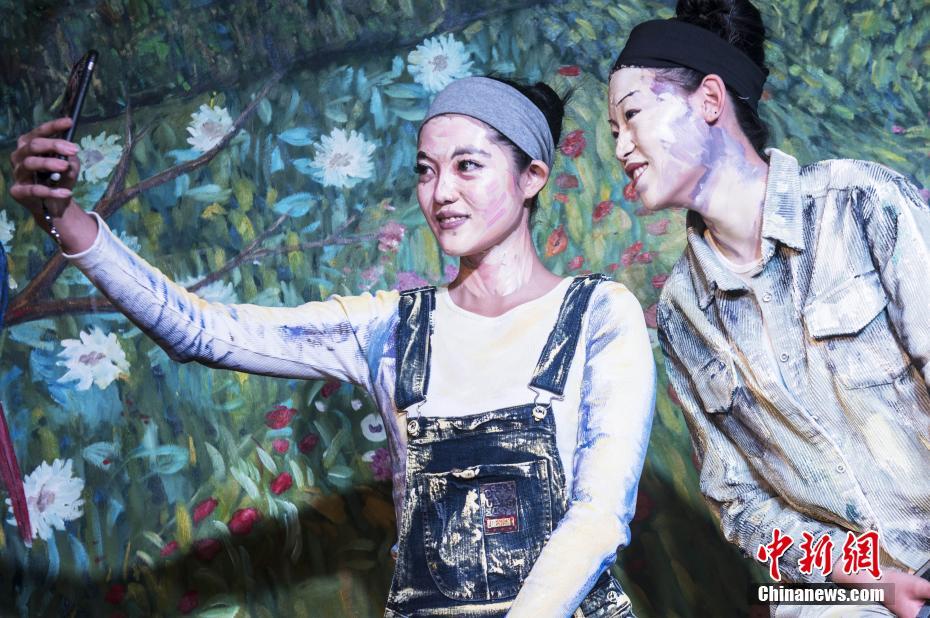 山西上演真人油画秀 “画中人”真假难辨