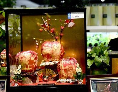 这3个苹果平安夜卖39000元 独特大面积纹理