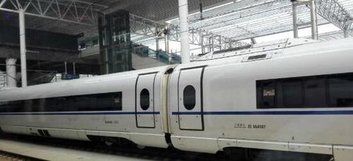 高铁跳站乘客滞留 30余名乘客无车可乘还原