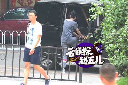 王菲和窦靖童上车