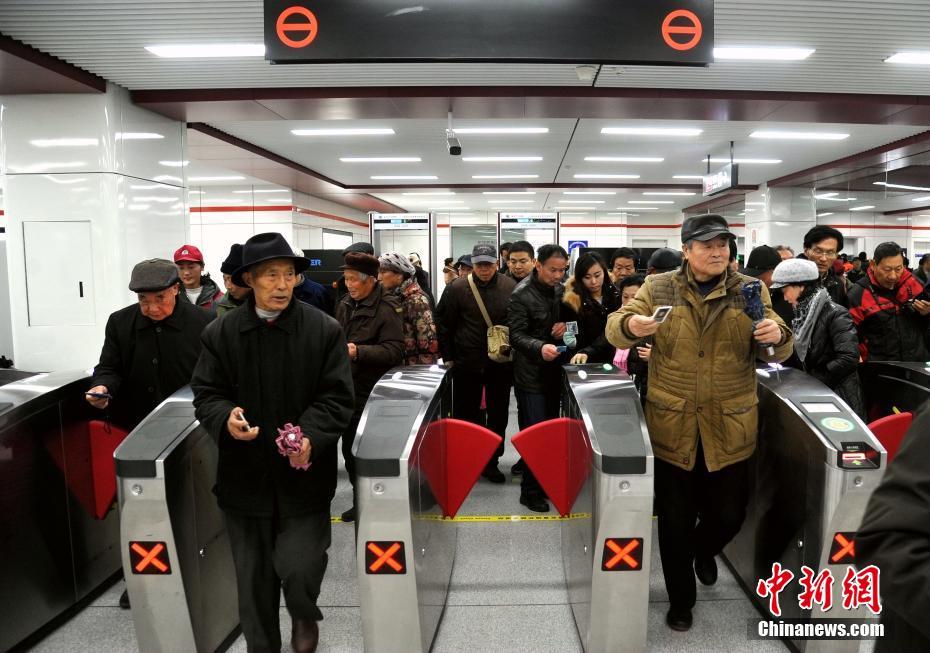 安徽首条地铁开通运营 迎来“地铁时代”