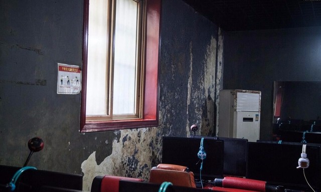 本文属于原创文章，如若转载，请注明来源：脏乱差的网吧与高大上的网咖 对比图集http://lcd.zol.com.cn/620/6208407.html