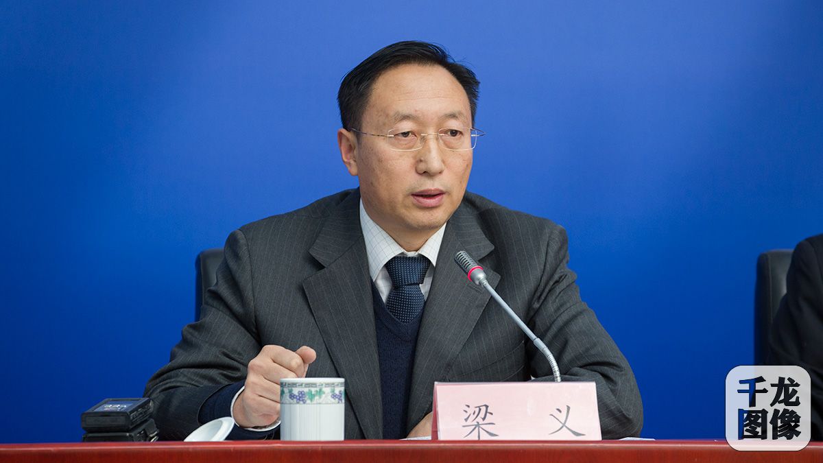 北京市对口支援和经济合作工作领导小组办公室副主任梁义答记者问。
