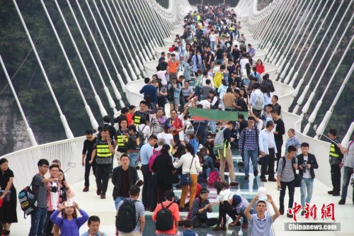 <a target='_blank' href='http://www.chinanews.com/' _fcksavedurl='http://www.chinanews.com/'></table><p  align=