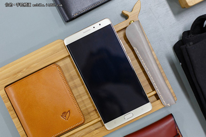 年终点评：今年手机又傍上了哪些黑科技