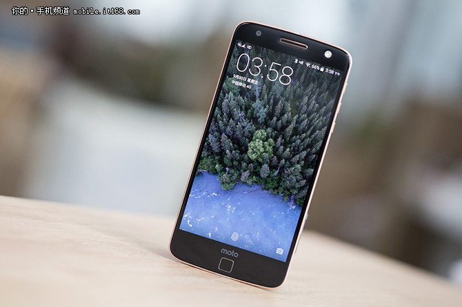 年终点评:今年手机又傍上了哪些黑科技