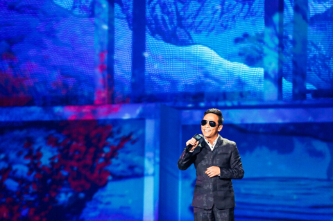 宋小宝水立方演唱《一剪梅》忘词 自嘲跨界压