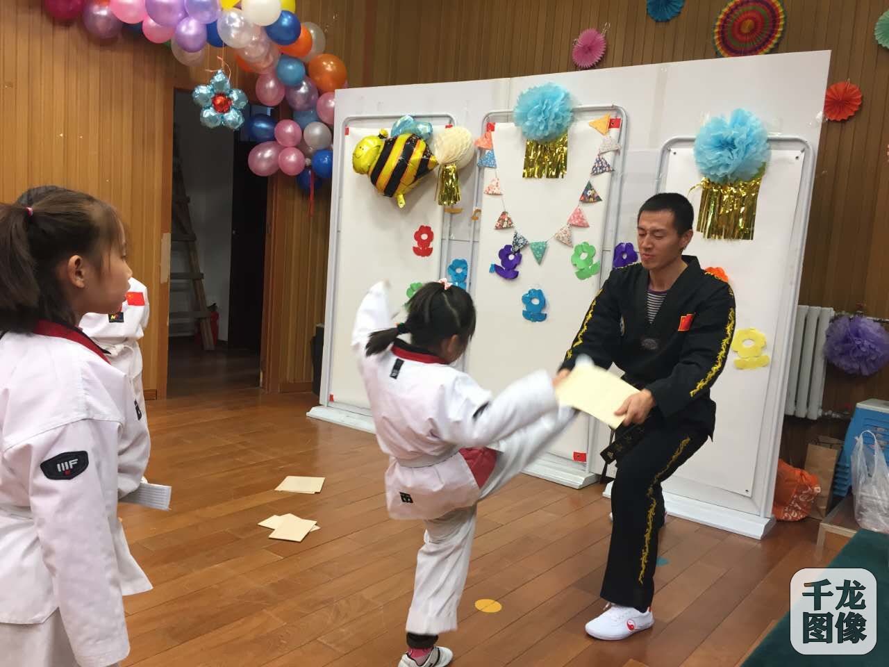 低年级跆拳道《少年当自强》