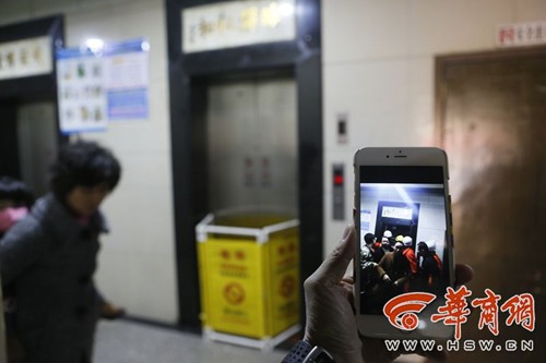 电梯突然坠落近20层：20分钟后被解救