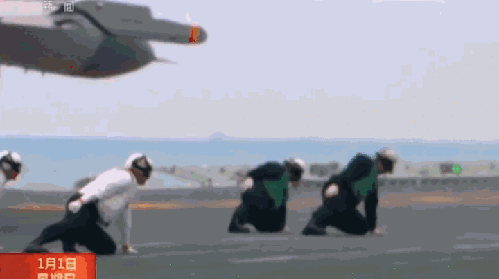 辽宁舰新版航母style曝光两点支撑变三点支撑姿势