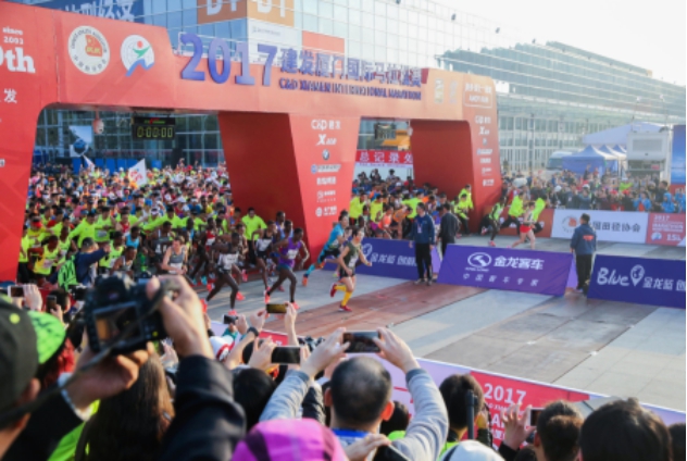 2017厦门国际马拉松:金龙蓝辉照金标赛事-千
