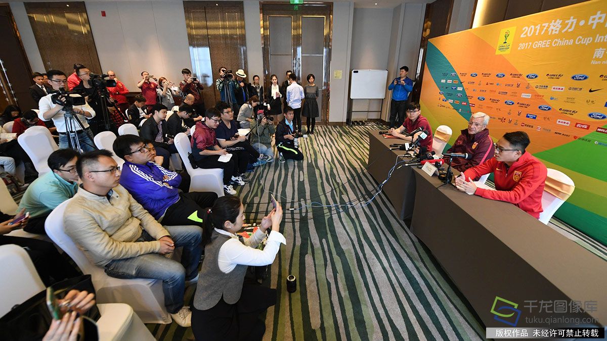 中国男足主帅里皮在南宁接受采访(4)-千龙网·