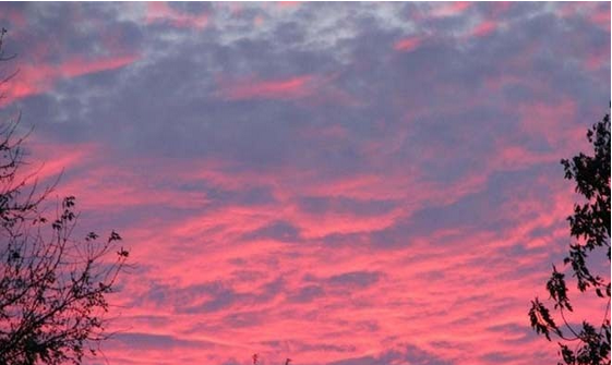 北京朝霞刷屏 江西现粉红色天空 专家回应:不必
