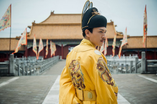 《极品家丁》卫视热播 马敬涵腹黑皇帝演上瘾