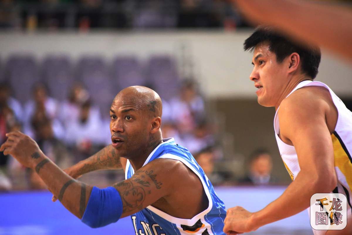 北京时间1月11日，2016-2017赛季CBA常规赛第26轮，北京德比在国家奥林匹克体育中心体育馆上演。北京队在客场以92-87力克北控拿下德比战。图为比赛现场。千龙网记者 石凝摄