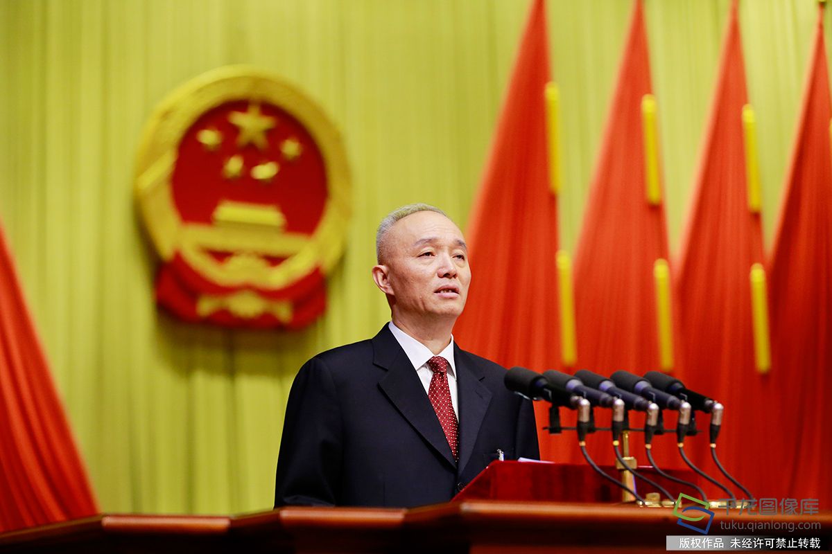 中共北京市委副书记、代市长蔡奇作政府工作报告。