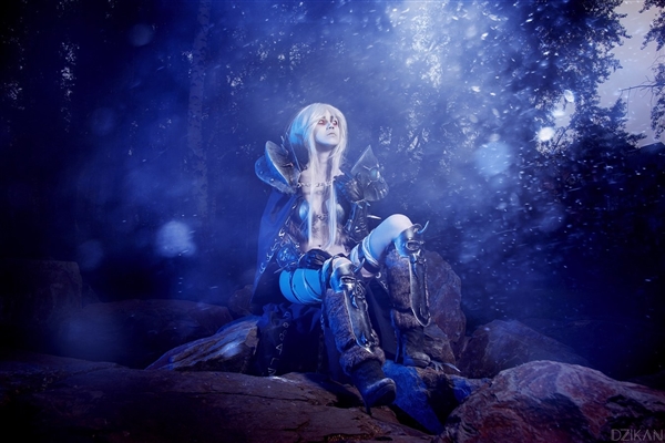 极品!俄罗斯美女COS性转阿尔萨斯:看一眼就被俘获