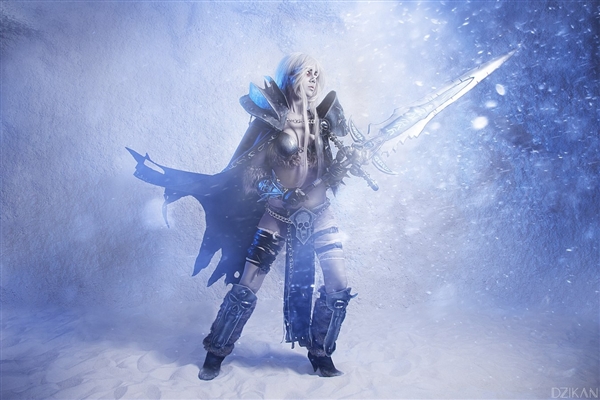 极品!俄罗斯美女COS性转阿尔萨斯:看一眼就被俘获