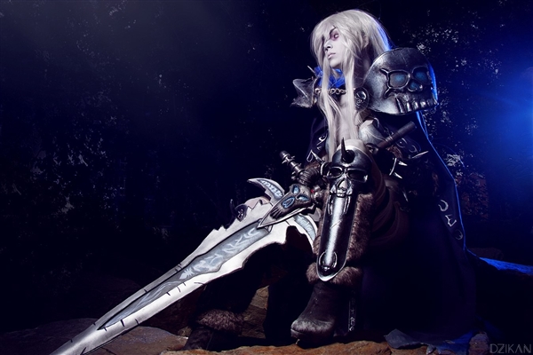 极品!俄罗斯美女COS性转阿尔萨斯:看一眼就被俘获