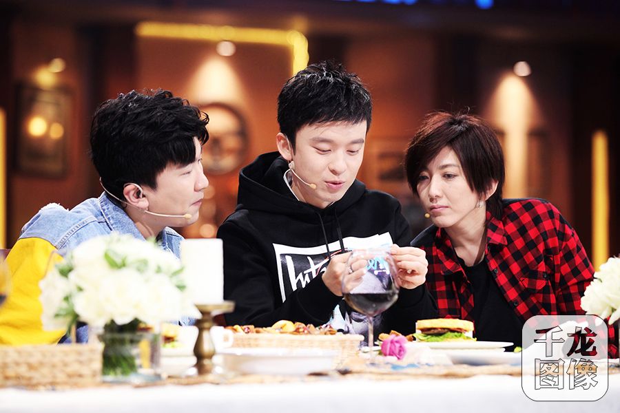 《奇妙大轰趴》董子健示爱女友 孙怡删微博被