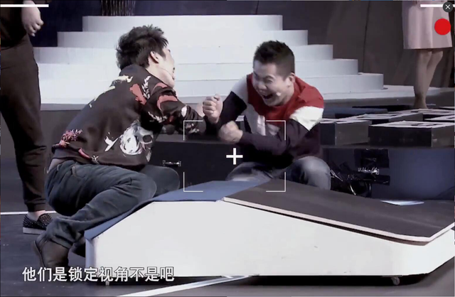 LOL拜年秀：PDD现场尬舞 骚男泪流满面