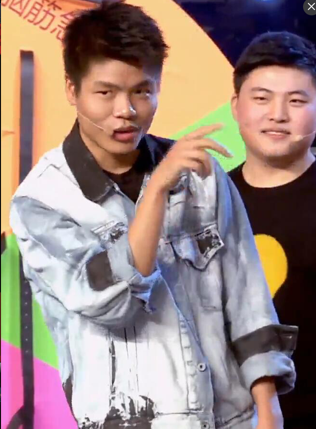 LOL拜年秀：PDD现场尬舞 骚男泪流满面