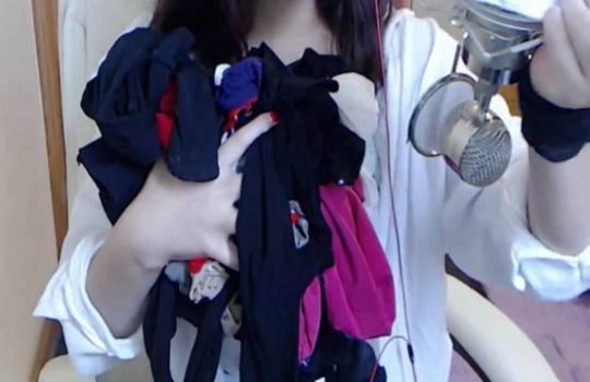 女主播卖丝袜:每一条都穿过三分钟再卖你们-千