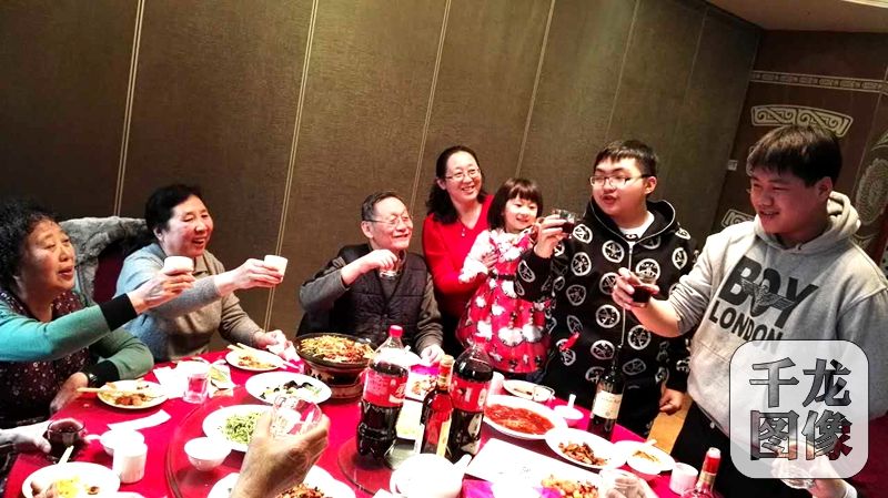 年景系列报道(5)姥姥走后的春节家宴-千龙网