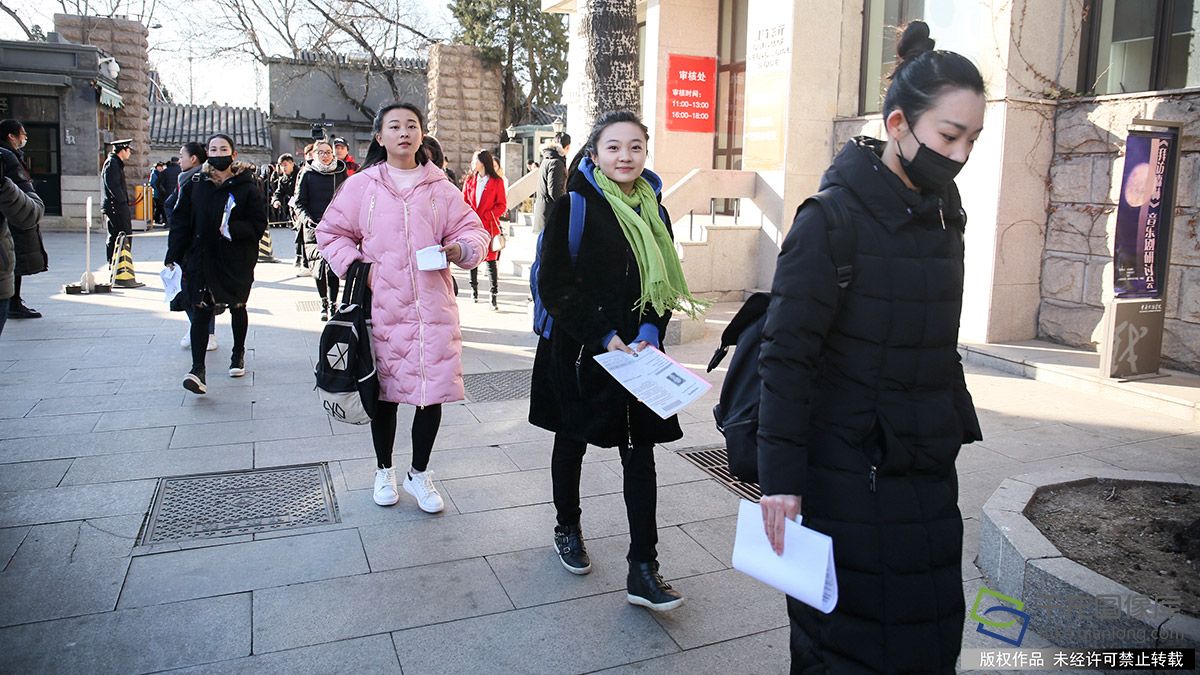 小主气质!林妙可现身中戏艺考 --千龙网·中国