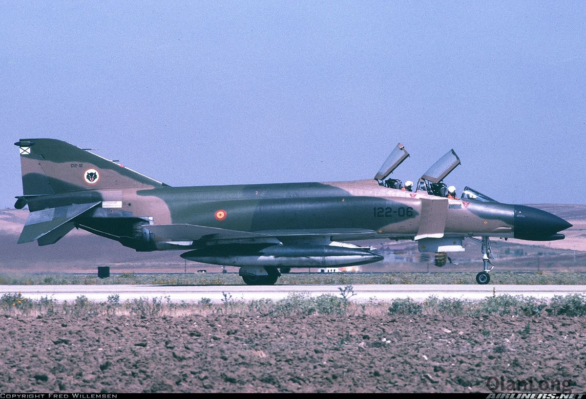 西班牙同美军进行联合演习 除了机徽完全一样