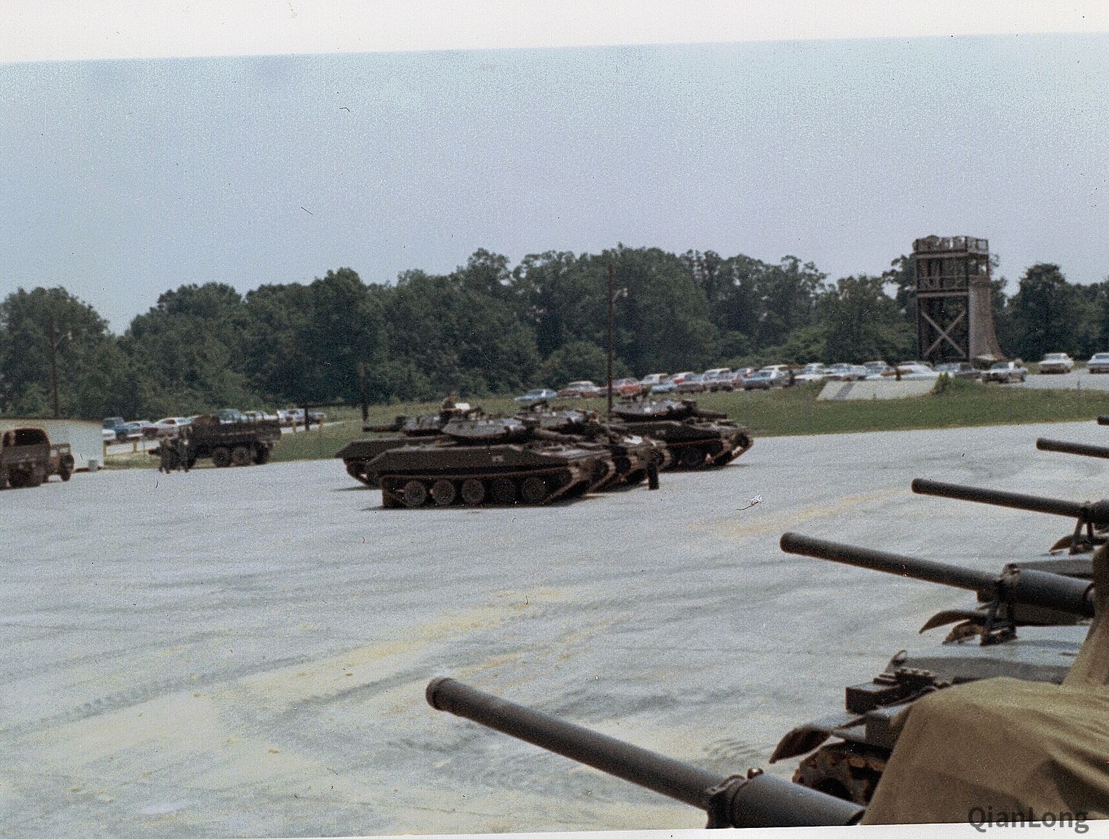 60年代的美军装甲兵 轻型坦克依然是宝贝疙瘩