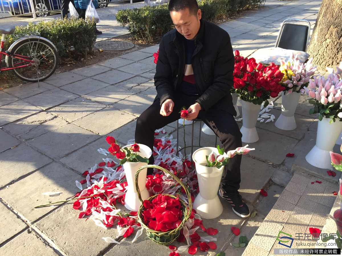 情人节|北京花店老板为爱做“嫁衣”(2)-千龙网·中国首都网