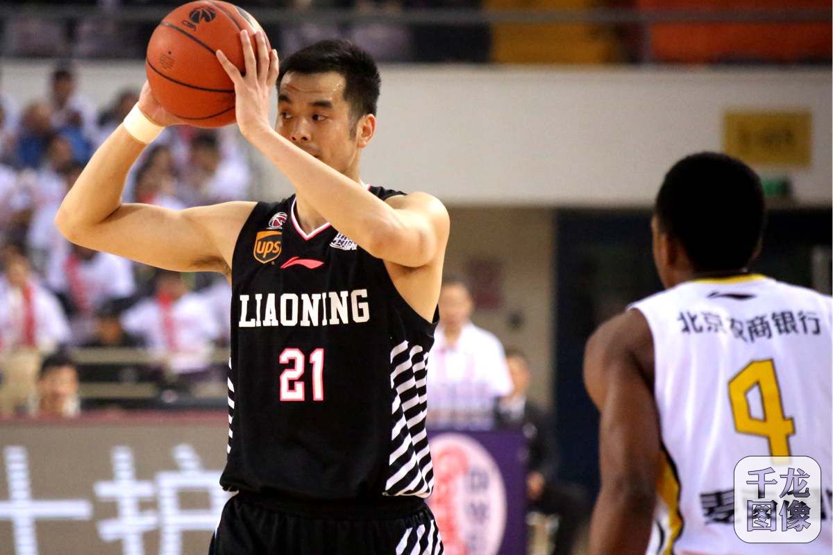2月15日，2016/2017赛季CBA第35轮,北京北控主场不敌辽宁。图为比赛现场。千龙网记者  石凝摄