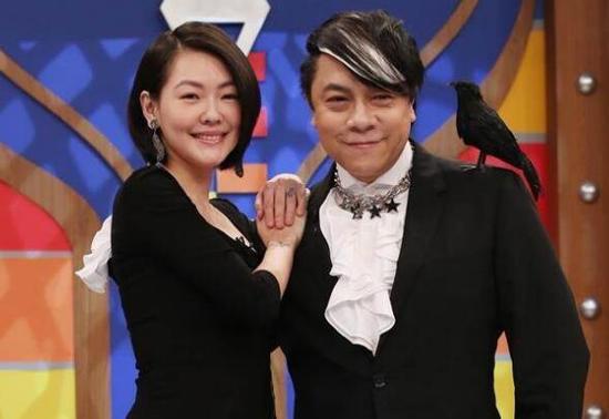 蔡康永小S主持《康熙来了》(视频)时的资料图