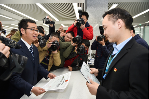 网约车过渡期过半 盘点首汽约车集齐的001号