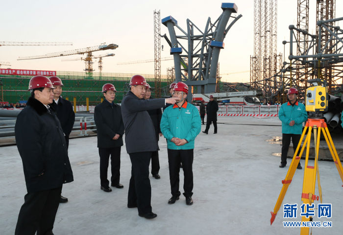 2月23日至24日,中共中央总书记、国家主席、中央军委主席习近平在北京考察。这是23日下午,习近平在北京新机场主航站楼建设工地考察。 新华社记者 兰红光 摄