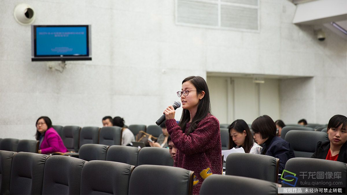 新华社记者提问。