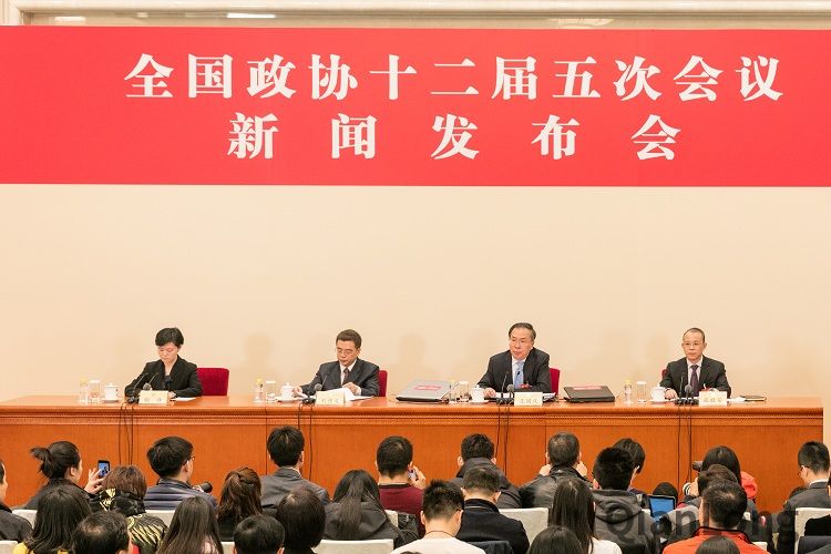 2017年3月2日下午15时，全国政协十二届五次会议新闻发布会在人民大会堂一楼新闻发布厅举行。