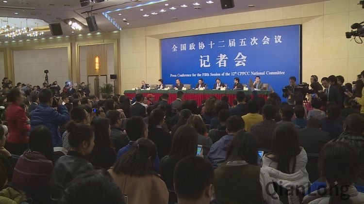 全国政协十二届五次会议于3月7日举行“政协委员谈坚定文化自信讲好中国故事”记者会。