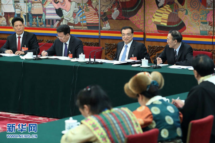 3月7日，中共中央政治局常委、国务院总理李克强参加十二届全国人大五次会议西藏代表团的审议。 新华社记者 王晔 摄