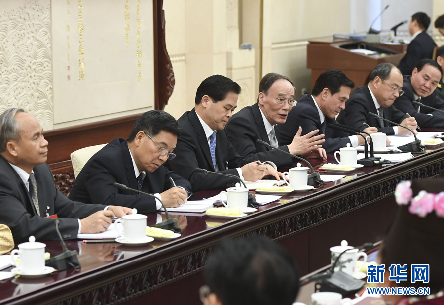 　　3月9日，中共中央政治局常委、中央纪委书记王岐山参加十二届全国人大五次会议云南代表团的审议。 新华社记者 高洁 摄