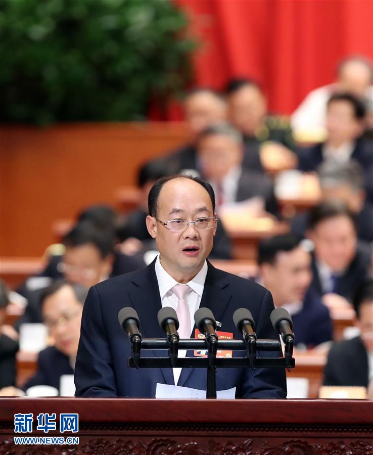 　3月9日，全国政协十二届五次会议在北京人民大会堂举行第二次全体会议。这是蓝逢辉委员作《营改增运行效果和改进建议》的发言。 新华社记者张铎 摄