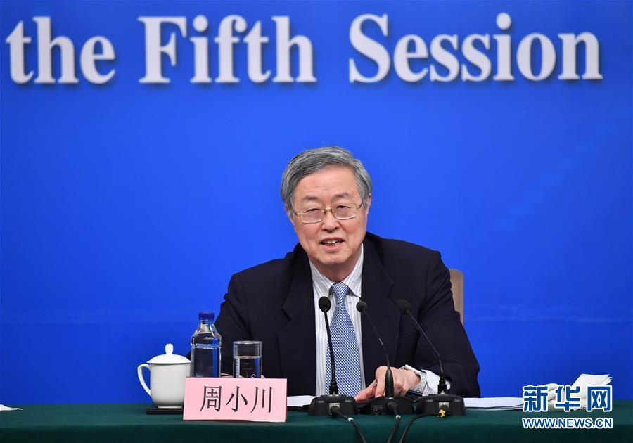 3月10日，十二届全国人大五次会议新闻中心举行记者会，邀请中国人民银行行长周小川、副行长易纲、副行长兼国家外汇管理局局长潘功胜、副行长范一飞就“金融改革与发展”的相关问题回答中外记者的提问。这是周小川在回答记者提问。5